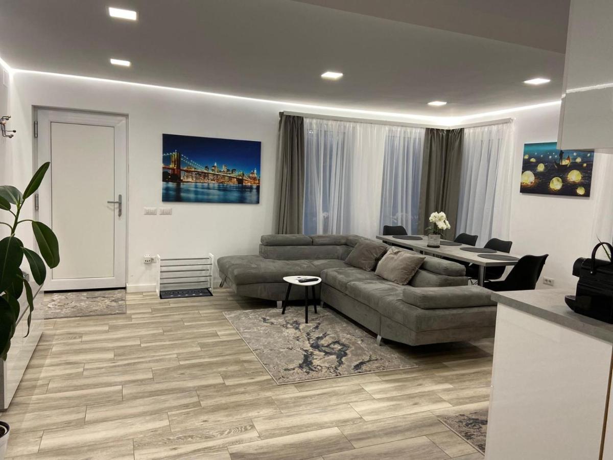 Lora Studio Lägenhet Suceava Exteriör bild