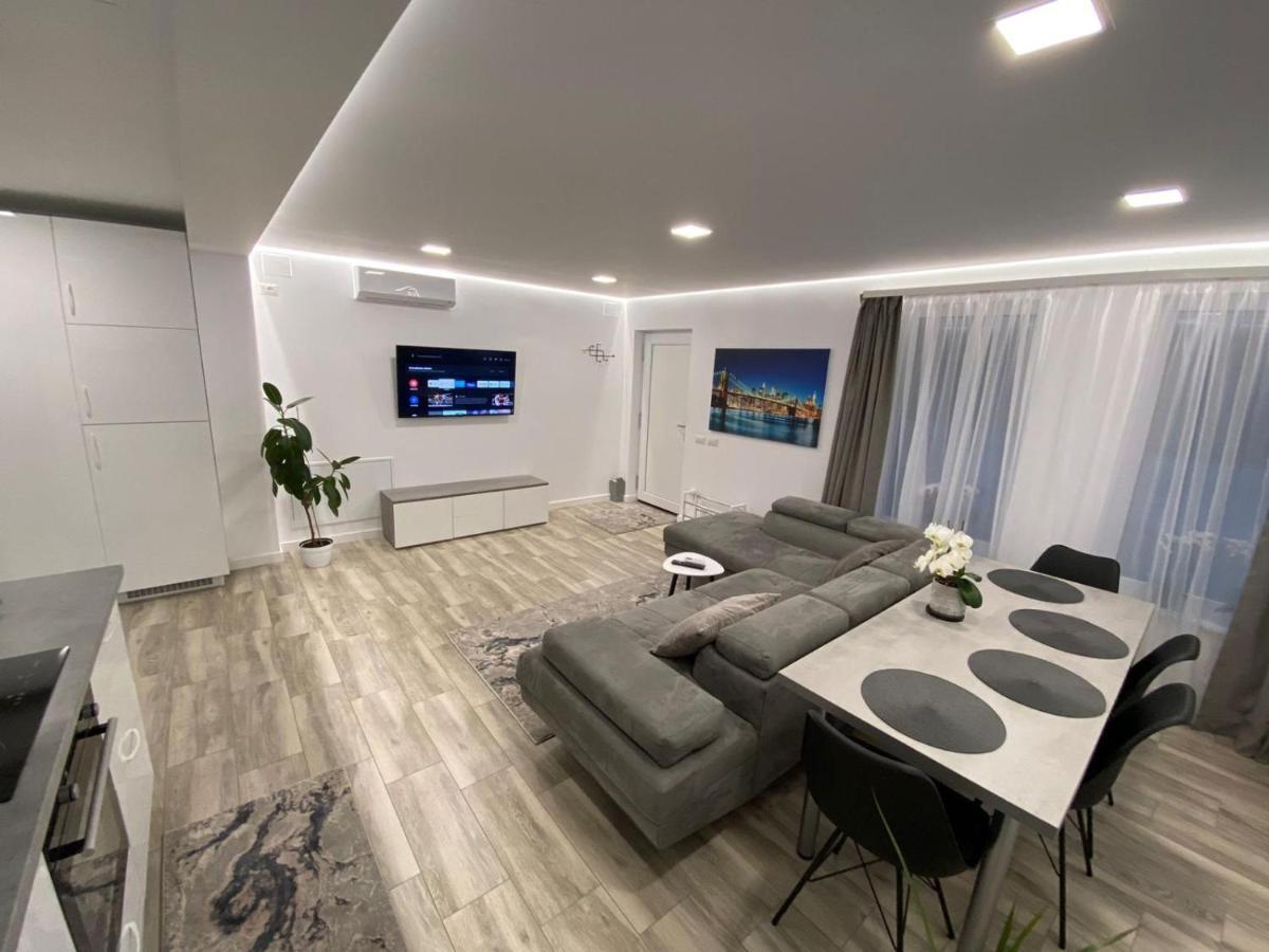 Lora Studio Lägenhet Suceava Exteriör bild