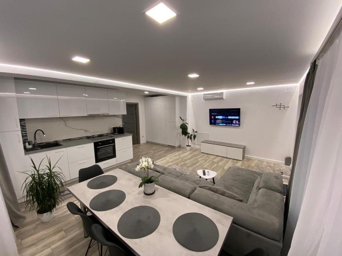 Lora Studio Lägenhet Suceava Exteriör bild